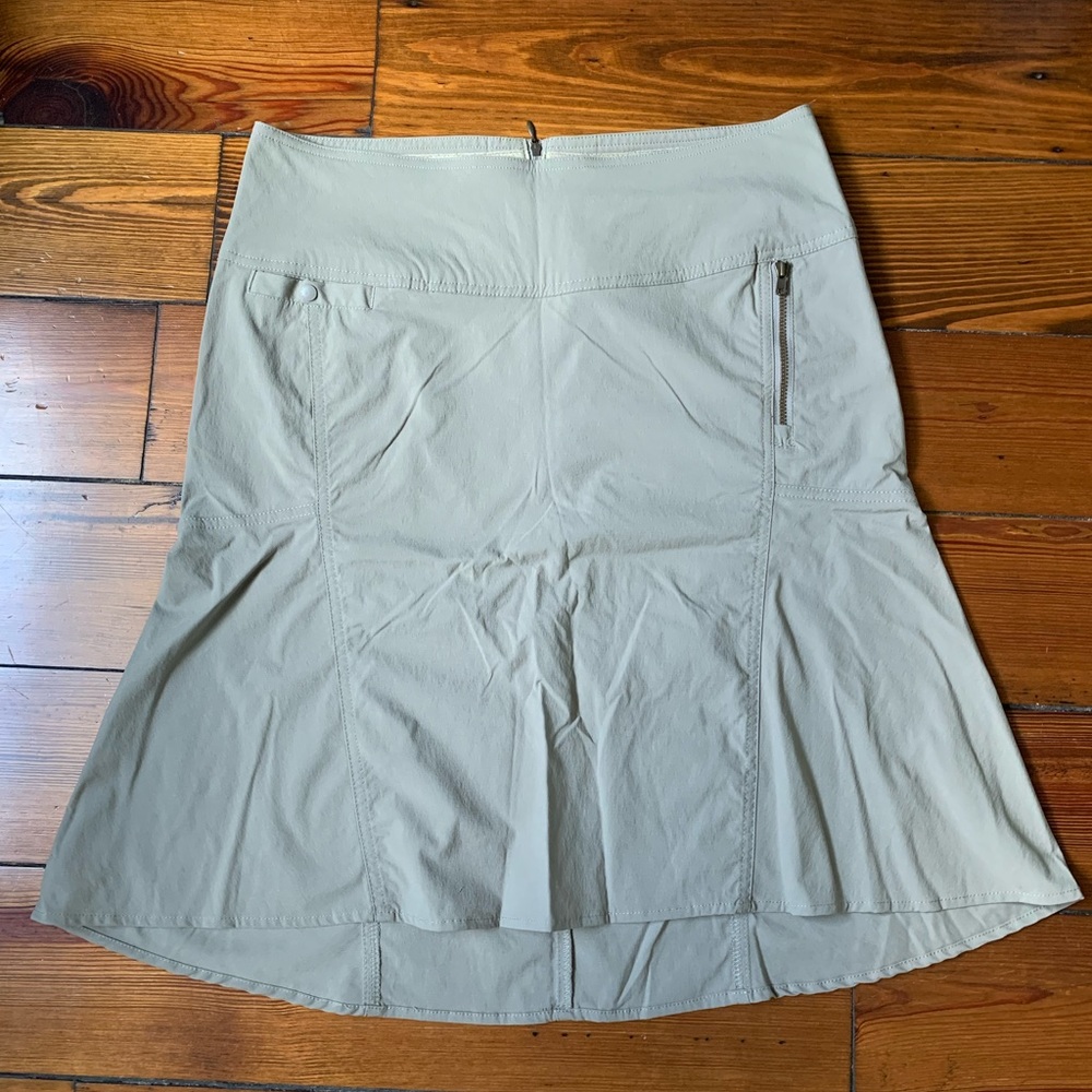 Comfortable athletic style skirt size 8 light olive green